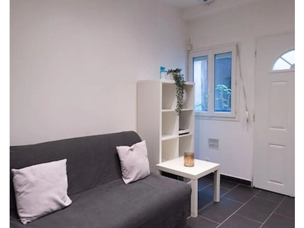 Lovely studio on courtyard in Paris