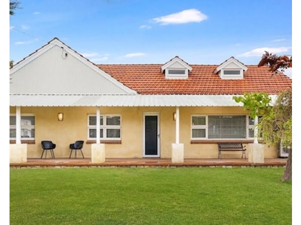 Ashdene Busselton- The Older Style Cottage House Has Had A Full Facelift Whilst Still Maintaining Th