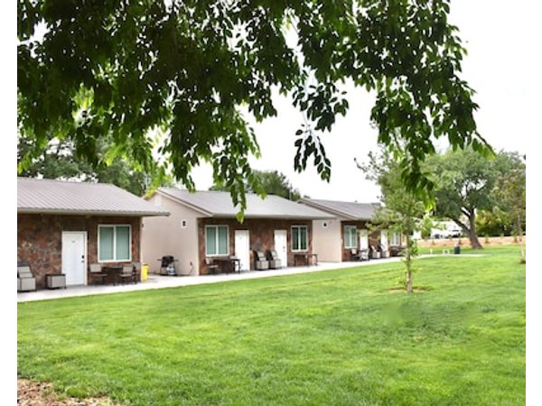 Zions Camp And Cottages