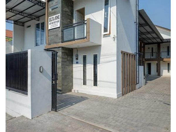 RedDoorz Plus Syariah near Stasiun Tegal 2
