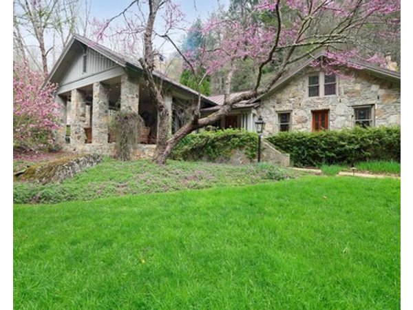 High Country Getaway-outdoor Fireplace-creekside