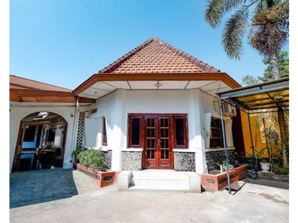 SUPER OYO Capital O 1644 Hotel Griya Kencana