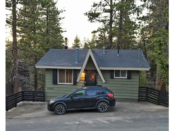 Cozy Mountain Getaway In Arrowbear Lake Minutes From Ski Resorts. Pet-friendly!