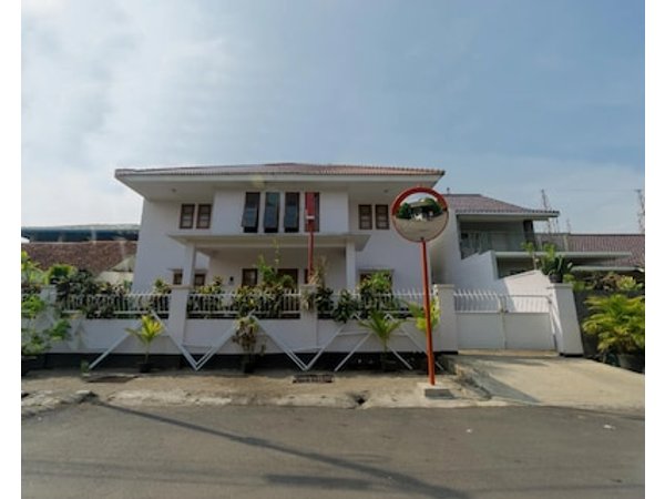 RedDoorz Syariah near PGC Cililitan