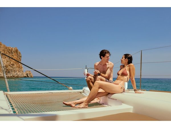 Milos Full-Day Premium Catamaran Cruise Kleftiko and Polyegos