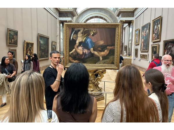 Paris: Skip the Line Louvre Museum Semi Private Tour