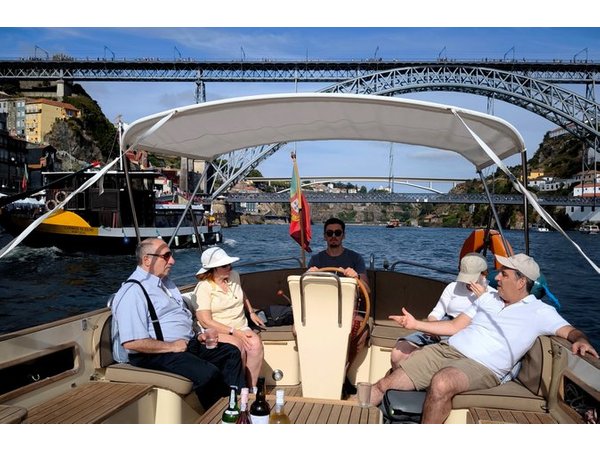 Small-Group Six Bridges Douro River Cruise in Porto with Drinks