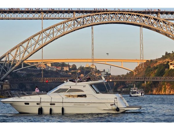 PORTO : Premium Yacht Tour – 6 Bridges & Douro Estuary Reserve