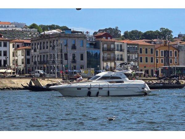 Porto: Luxury Yacht Cruise on the Douro River and Estuary Reserve