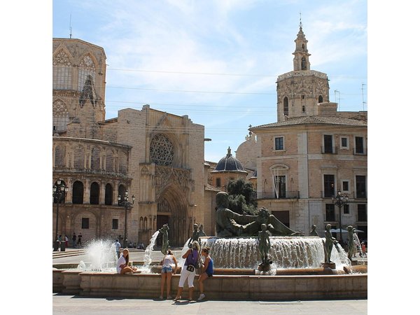 Valencia Old Town Tour with Wine & Tapas in 11th Century Historic Monument