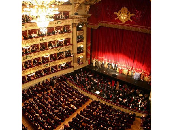 Milan City Tour with La Scala Theatre - Private tour