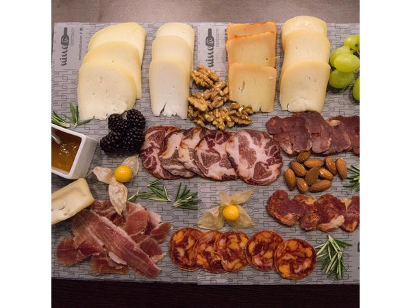 Porto: Private Walking Food Tour with Tastings