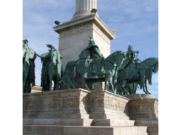 Best Historical Sights of Budapest Tour