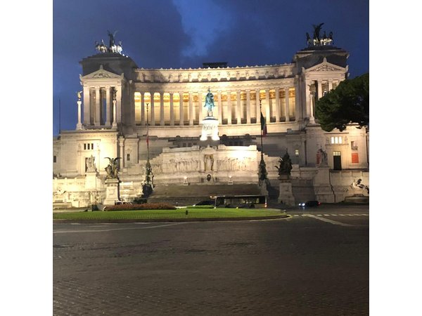 Amazing Sunrise private tour of Rome (2hrs)