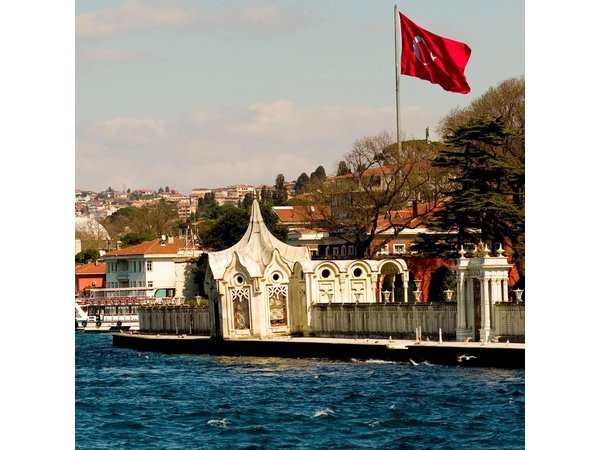 Half-Day Bosphorus Cruise to Black Sea from Istanbul with Lunch