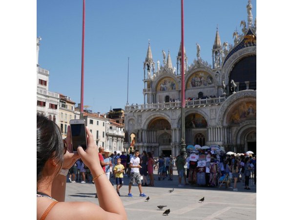 Venice in a Day: St. Mark’s, Doge’s, Gondola and Murano & Burano