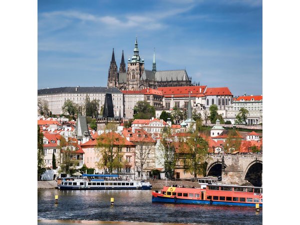 Prague: Bus Tour, Walking Tour, River Cruise and Lunch