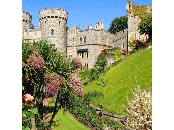 Windsor Castle, Stonehenge & Bath Private Car Tour from London