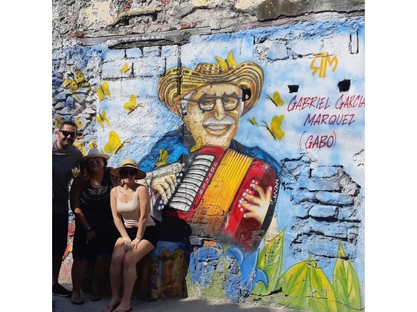 Gabriel García Márquez Literature Tour in Cartagena De Indias and snacks.