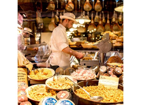 Bologna Private Food Tour with a Local Foodie: Bologna's Tastiest Treats