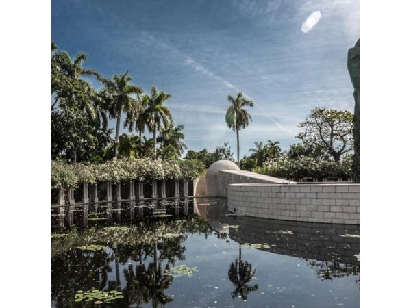 Miami: History through Architecture Private Tour with Transport
