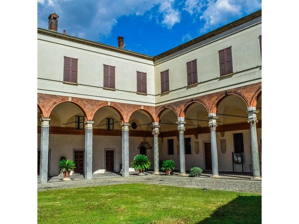 Private Milan Tour with Duomo, La Scala Theatre and Sforza Castle