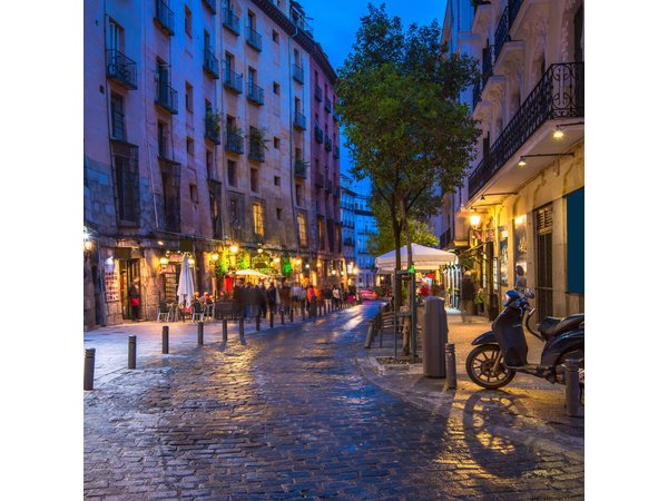 Madrid Private Night Walking Custom Tour with Tapa and a Drink