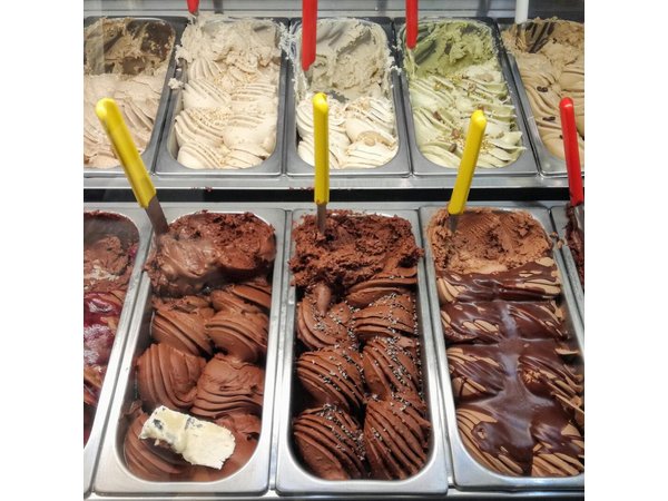 Dessert and Cakes Tasting and Sightseeing Tour in Rome