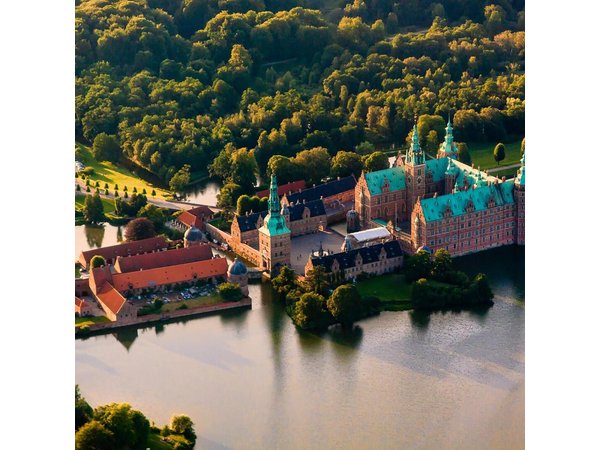 Copenhagen: Private VIP Tour to Frederiksborg Castle (snack incl)