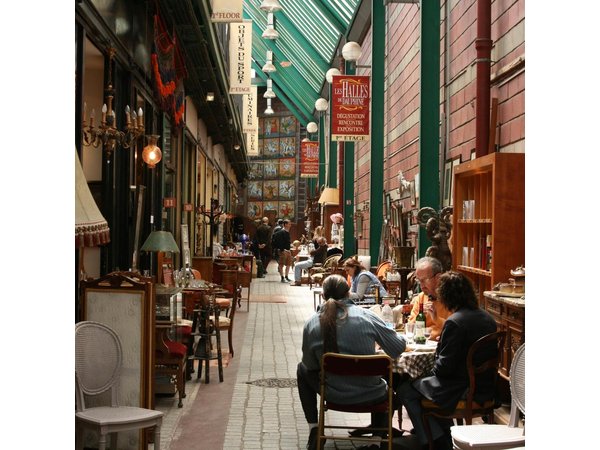 Paris Antiques Market Insider's Tour in Extra-Small Group