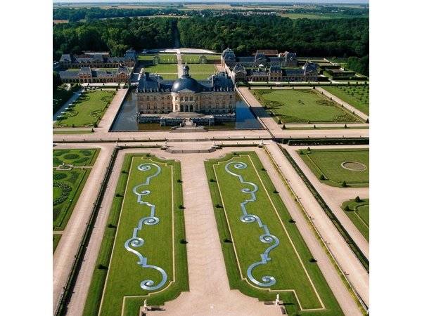 VAUX-LE-VICOMTE- private day-trip (pickup and dropoff at/to your hotel in Paris)