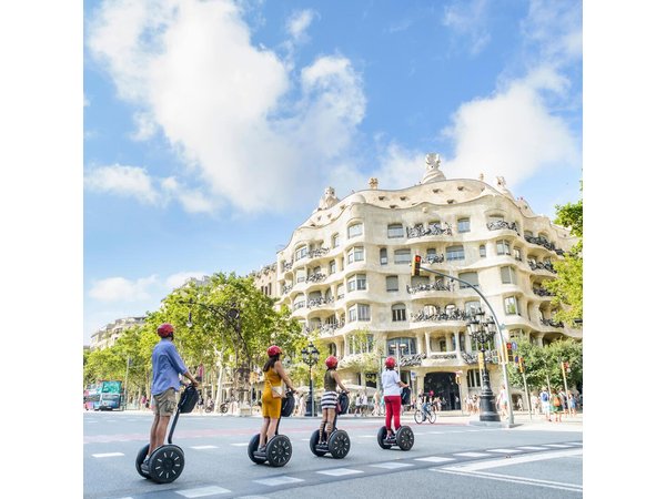 2,5h Barcelona Gaudí Segway Tour