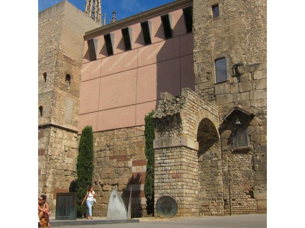 Barcelona Old Town walking tour with official guide