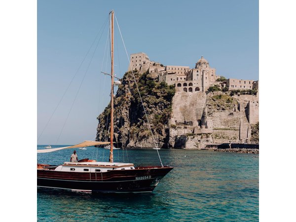 Tour of the island of Procida in a schooner