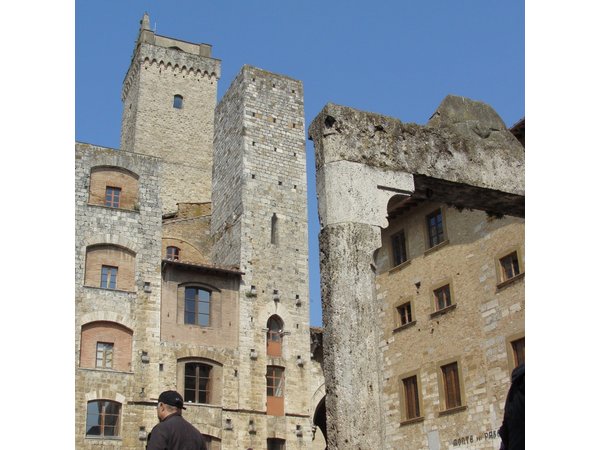 Visit of San Gimignano with local expert guide