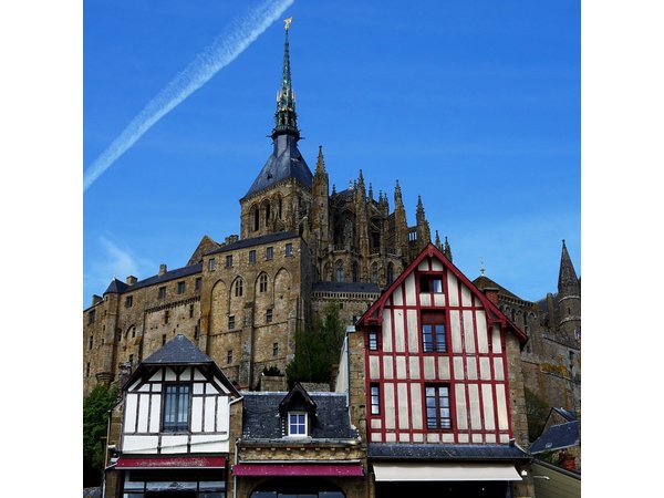 Private Mont Saint-Michel Trip by Mercedes from Paris with Lunch