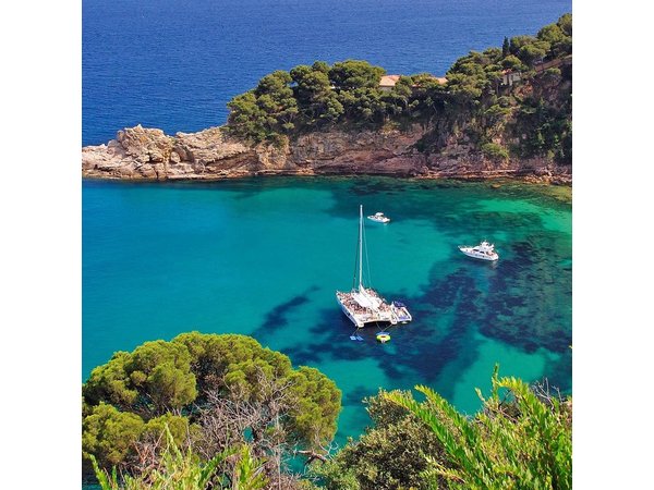 Girona & Costa Brava Small-Group Tour with Pickup from Barcelona