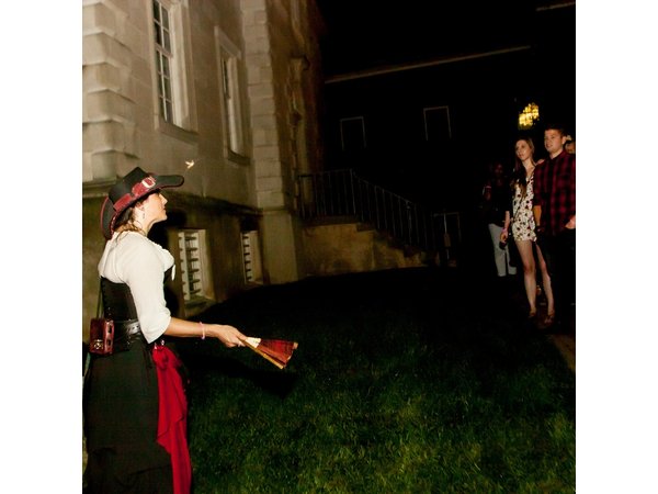 Pub Crawl: Haunted New Orleans Booze and Boos Ghost Walking Tour