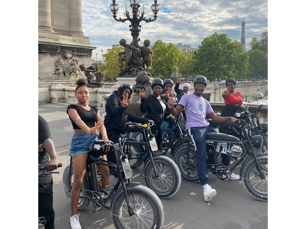 Paris Sightseeing Family Friendly Guided Electric Bike Tour