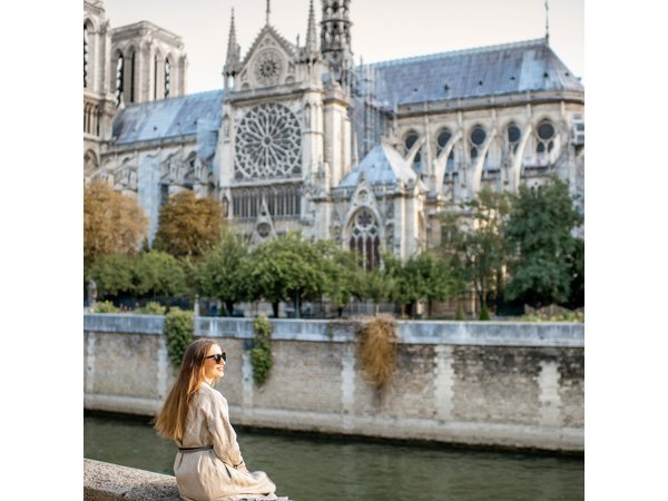 Paris Private Tour: Highlights, Top Quarters & Eiffel Tower