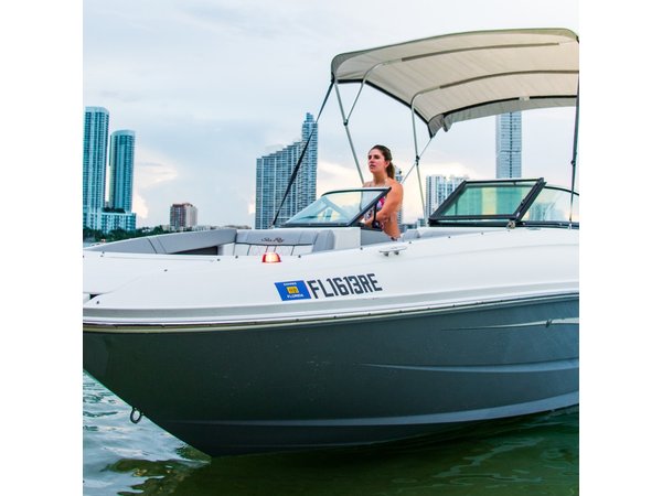 Private 4 hour Boat Rental with Captain in Fort Lauderdale!