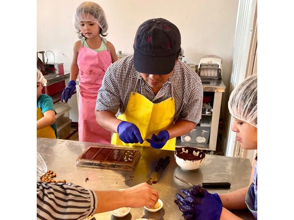 Chocolate Making and Tasting at a Local Factory in San José