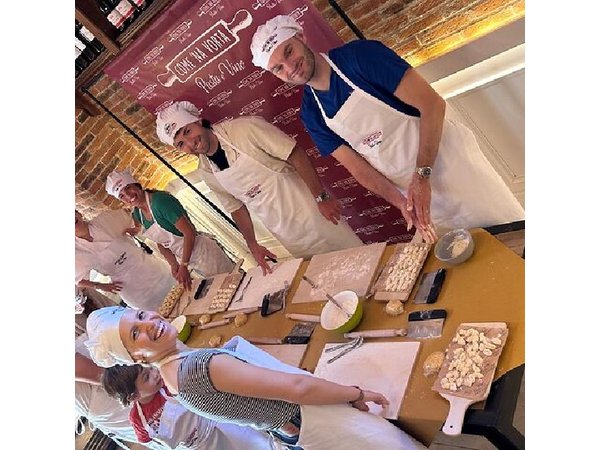 Traditional Cooking Class with Wine Pairing in Rome