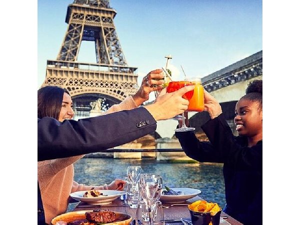 Paris 3-Course Gourmet Dinner and Sightseeing Seine River Cruise