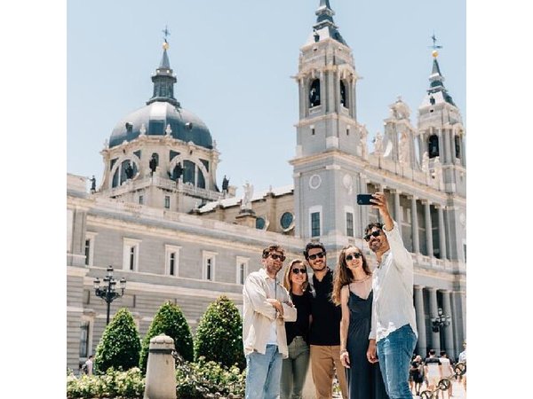 Madrid Heritage: Old Town Walking & Royal Palace Private Tour