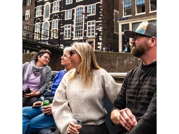 Amsterdam Canal Cruise with Live Guide and Two Drinks