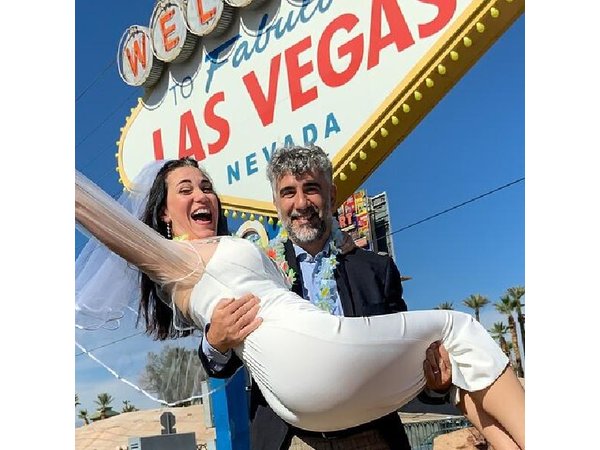 Get Married at the Fabulous Las Vegas Sign + Photos