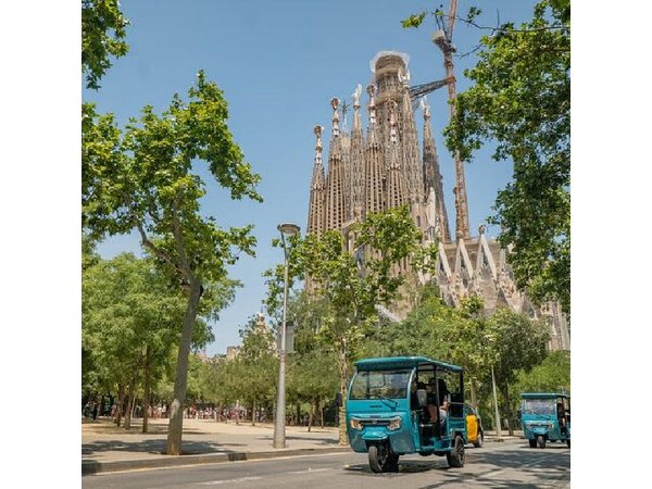 Barcelona Highlights 2-Hour Private Electric Tuk-Tuk Tour