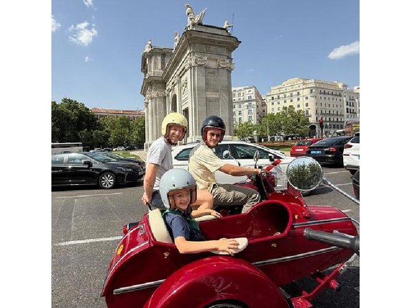 Madrid Highlights: Private Vintage Sidecar Tour (1 Hour)