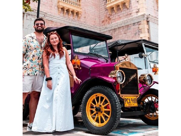 Cartagena Private Classic Car Tour Up to 5+ Bilingual Guide